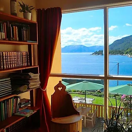 Lavik Fjord & 酒店 3*